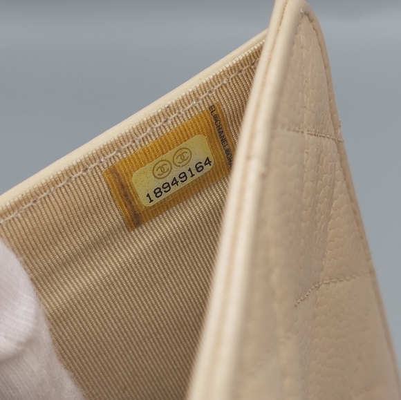 💮CHANEL Beige Quilted Leather Wallet💮 - Picture 14 of 17